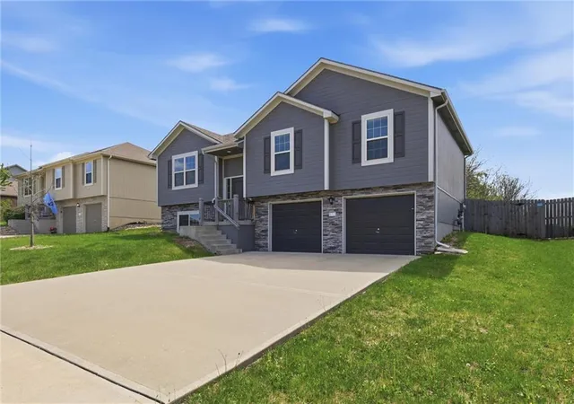 4th image of 513 Bud Ln, Belton, MO 64012 | MLS# 2613971