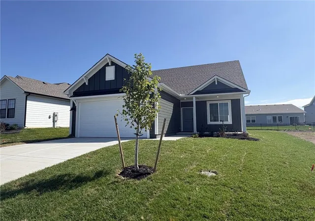 Photo 3 of Single family home for sale at 3001 Nw 96th Terrace, Kansas City, MO 64154 | MLS# 2613975 | Listing updated on 2026-10-03