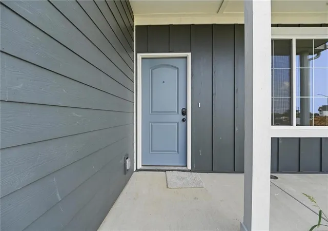 Photo 3 of Single family home for sale at 3001 Nw 96th Terrace, Kansas City, MO 64154 | MLS# 2613975 | Listing updated on 2026-10-18