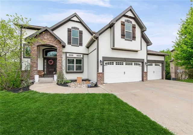 3rd image of 15190 N Cherry Ct, Kansas City, MO 64152 | MLS# 2613988
