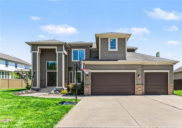 2nd image of 8804 Se 1st St, Lees Summit, MO 64064 | MLS# 2613992