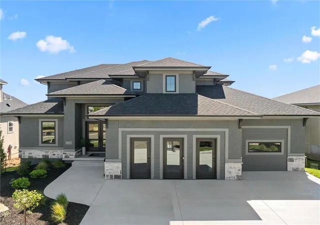 Photo 1 of Single family home for sale at 18605 Mohawk Ln, Overland Park, KS 66085 | MLS# 2614006 | Listing updated on 2026-10-05