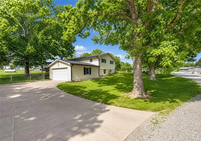 Homes for sale in Knob Noster, MO | 130 Ne 1271 Rd, Knob Noster, MO 65336 | MLS# 2614040