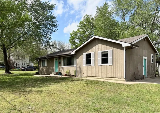 Homes for sale in Fort Scott, KS | 419 W 8Th St, Fort Scott, KS 66701 | MLS# 2614044