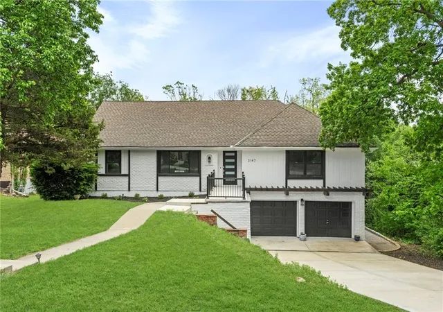 3rd image of 3147 Black Swan Dr, Shawnee, KS 66216 | MLS# 2614073