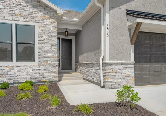 Photo 3 of Single family home for sale at 4830 NW Huonker Ct, Riverside, MO 64150 | MLS# 2614089 | Listing updated on 2026-07-22