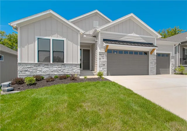Photo 2 of Single family home for sale at 4840 Nw Huonker Ct, Riverside, MO 64150 | MLS# 2614090 | Listing updated on 2026-07-22