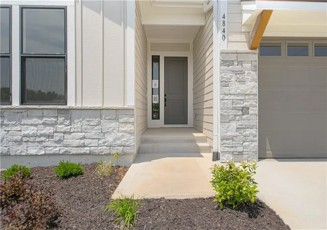Photo 3 of Single family home for sale at 4840 NW Huonker Ct, Riverside, MO 64150 | MLS# 2614090 | Listing updated on 2026-07-22