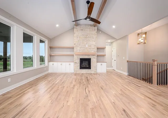 Photo 3 of Single family home for sale at 18814 Hollingsworth Rd, Tonganoxie, KS 66086 | MLS# 2614103 | Listing updated on 2026-10-15
