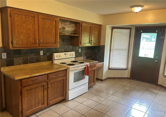 Homes for sale in Raytown, MO | 7926 Ditzler Ave, Raytown, MO 64138 | MLS# 2614117
