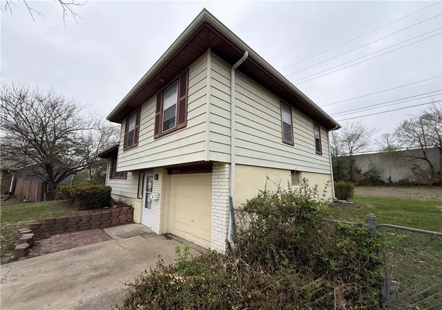 3rd image of 5904 E 95Th Ter, Kansas City, MO 64134 | MLS# 2614138