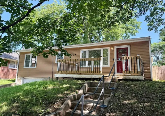 Homes for sale in Leavenworth, KS | 1334 Cheyenne St, Leavenworth, KS 66048 | MLS# 2614180