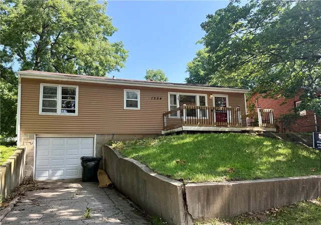 Homes for sale in Leavenworth, KS | 1334 Cheyenne St, Leavenworth, KS 66048 | MLS# 2614180