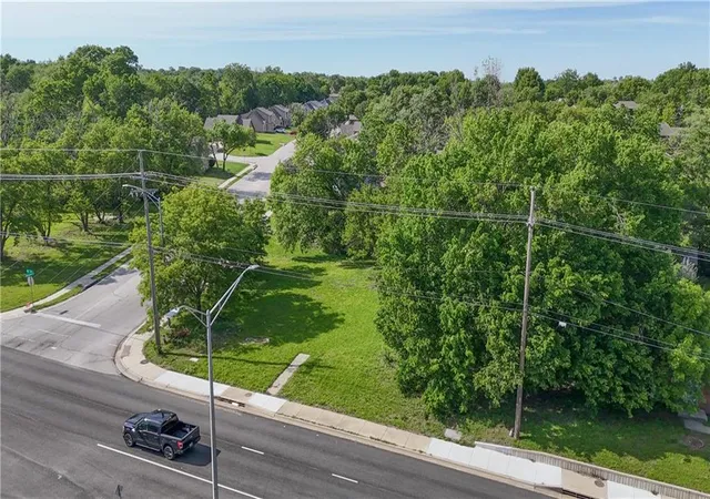 3rd image of 6760 W 151St St, Overland Park, KS 66223 | MLS# 2614183