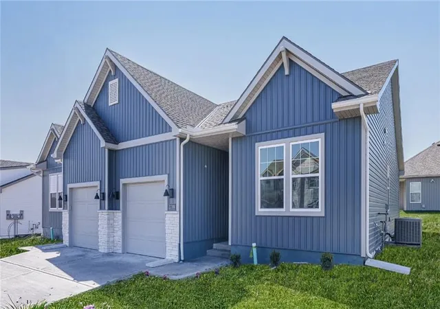 Photo 1 of Sale Pending at 12407 S Acacia Dr, Lee's Summit, MO 64086 | MLS# 2614189 | Listing updated on 2026-05-01