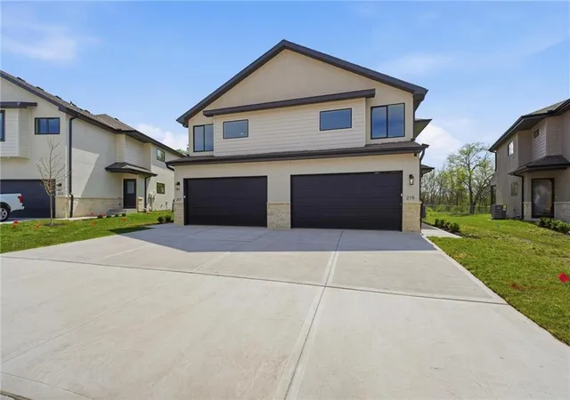 3rd image of 225 Nw Orchard Ct, Lees Summit, MO 64063 | MLS# 2614267