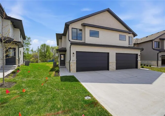 1st image of 218 Nw Orchard Ct, Lees Summit, MO 64063 | MLS# 2614270