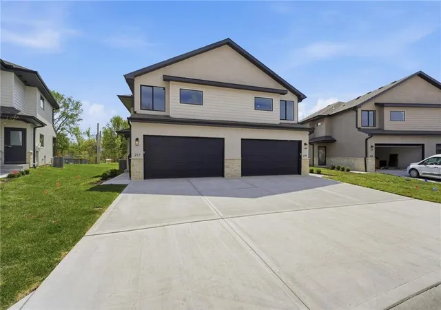 3rd image of 229 Nw Orchard Ct, Lees Summit, MO 64063 | MLS# 2614279