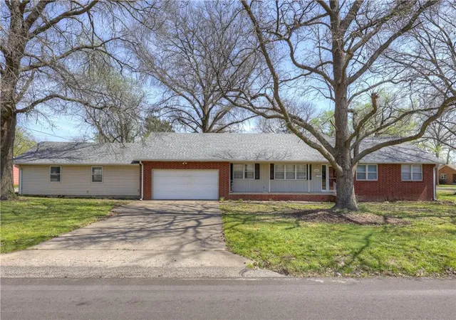 Homes for sale in Pittsburg, KS | 2002 N Michigan St, Pittsburg, KS 66762 | MLS# 2614286