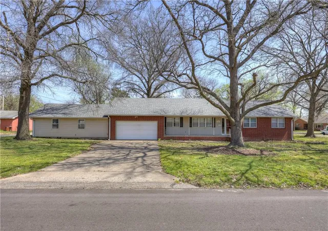 Homes for sale in Pittsburg, KS | 2002 N Michigan St, Pittsburg, KS 66762 | MLS# 2614286