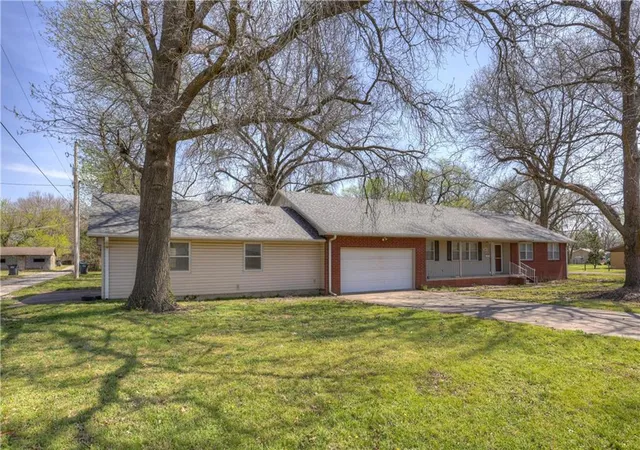 Homes for sale in Pittsburg, KS | 2002 N Michigan St, Pittsburg, KS 66762 | MLS# 2614286