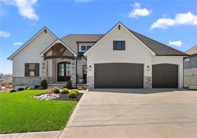 Homes for sale in Greenwood, MO | 1013 Old Hickory Rd, Greenwood, MO 64034 | MLS# 2614322