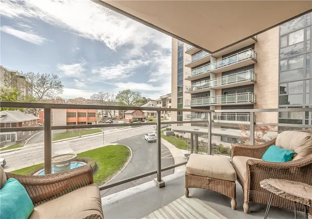 27th image of 4545 Wornall Rd #101, Kansas City, MO 64111 | MLS# 2614323