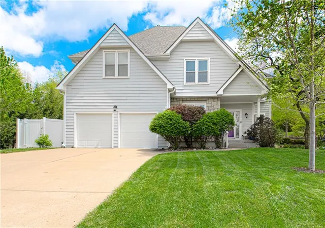 1st image of 6913 Red Oak Dr, Shawnee, KS 66217 | MLS# 2614350