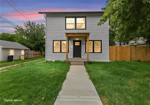 1st image of 106 W Neosho St, Iola, KS 66749 | MLS# 2614383