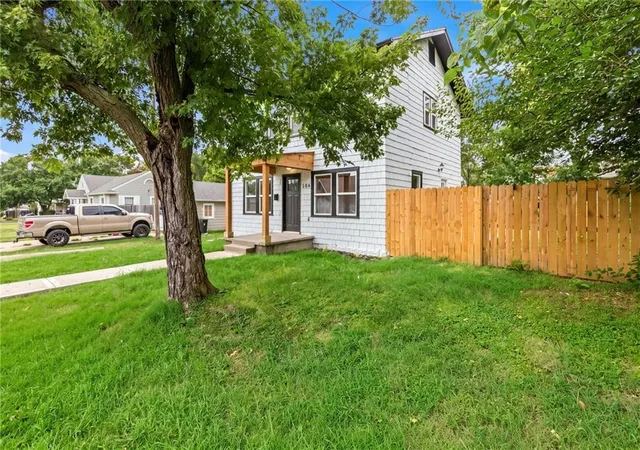 2nd image of 106 W Neosho St, Iola, KS 66749 | MLS# 2614383
