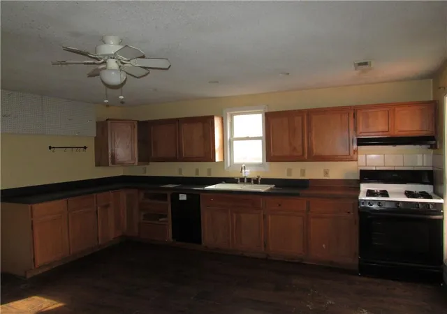 Homes for sale in Osawatomie, KS | 517 Lincoln Ave, Osawatomie, KS 66064 | MLS# 2614389