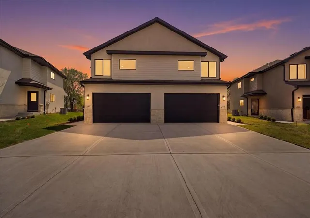 1st image of 216 218 Nw Orchard Ct, Lee's Summit, MO 64063 | MLS# 2614421