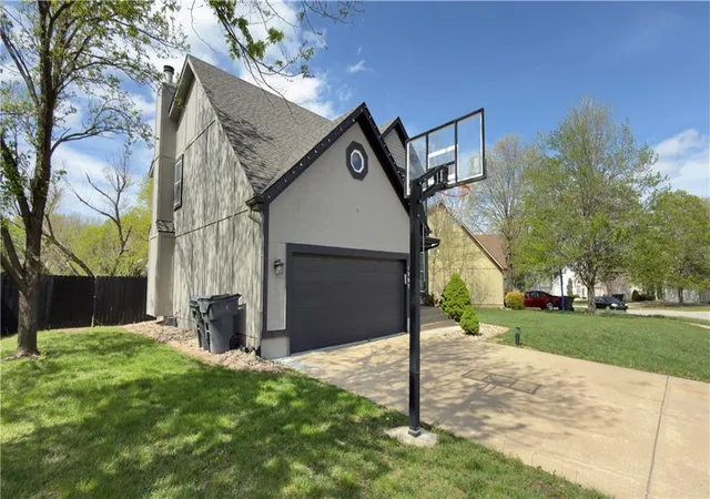 Photo 1 of Sale Pending at 1397 S Brentwood Dr, Olathe, KS 66062 | MLS# 2614446 | Listing updated on 2026-09-03