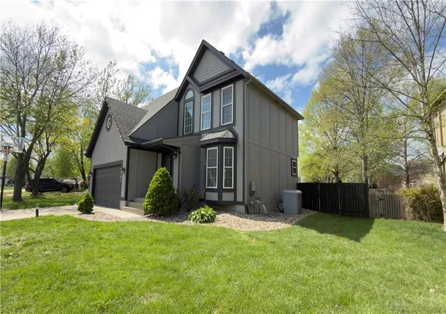 Photo 2 of Sale Pending at 1397 S Brentwood Dr, Olathe, KS 66062 | MLS# 2614446 | Listing updated on 2026-09-03