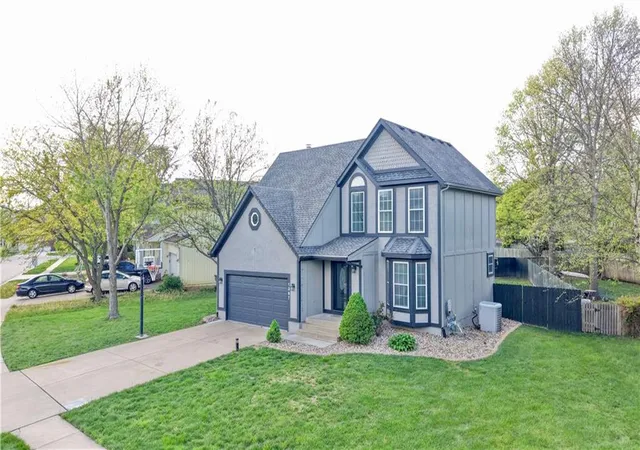 Photo 3 of Sale Pending at 1397 S Brentwood Dr, Olathe, KS 66062 | MLS# 2614446 | Listing updated on 2026-09-03