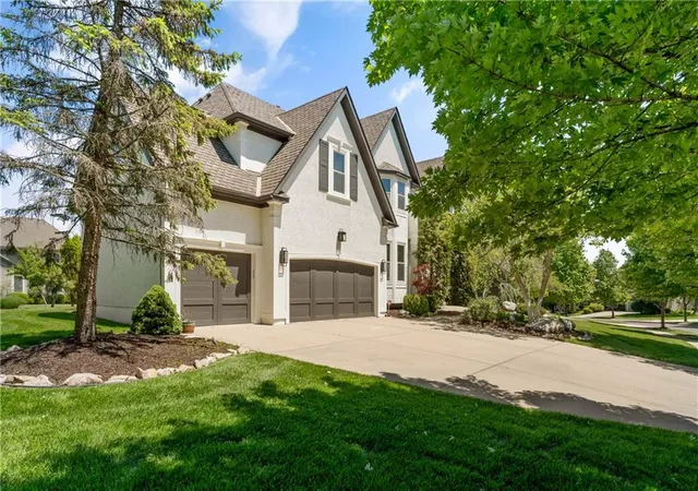 2nd image of 5712 W 146th St, Overland Park, KS 66223 | MLS# 2614467