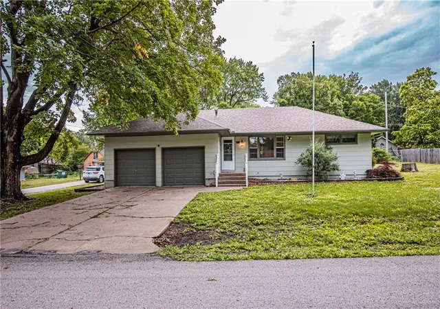Homes for sale in Louisburg, KS | 601 S Mulberry St, Louisburg, KS 66053 | MLS# 2614500