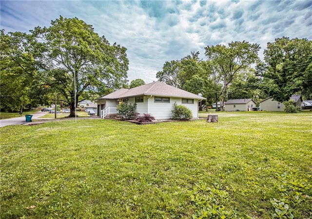 Homes for sale in Louisburg, KS | 601 S Mulberry St, Louisburg, KS 66053 | MLS# 2614500