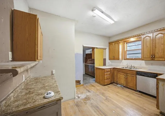 Homes for sale in Olathe, KS | 563 E Park St, Olathe, KS 66061 | MLS# 2614548