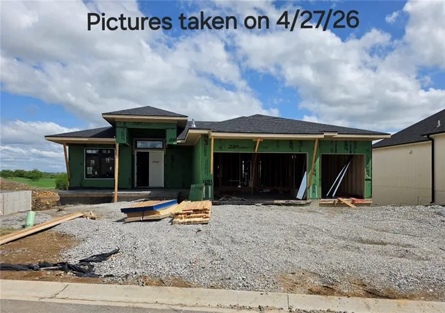Homes for sale in Olathe, KS | 11283 S Sunray Dr, Olathe, KS 66061 | MLS# 2614550