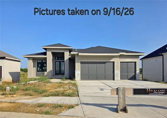 Photo 1 of Sale Pending at 11283 S Sunray Dr, Olathe, KS 66061 | MLS# 2614550 | Listing updated on 2026-09-24