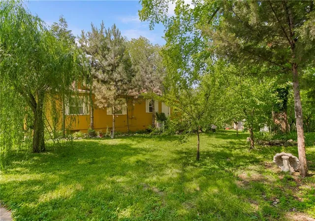 Photo 3 of Single family home for sale at 1870 N 27th Street, Kansas City, KS 66104 | MLS# 2614575 | Listing updated on 2026-10-09