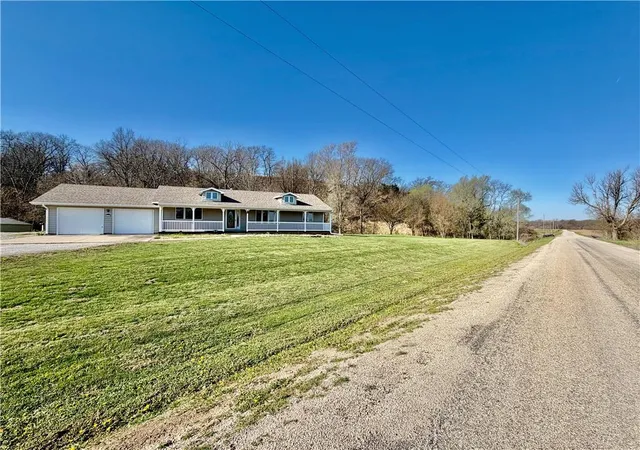 5th image of 1039 225Th Rd, Troy, KS 66087 | MLS# 2614583