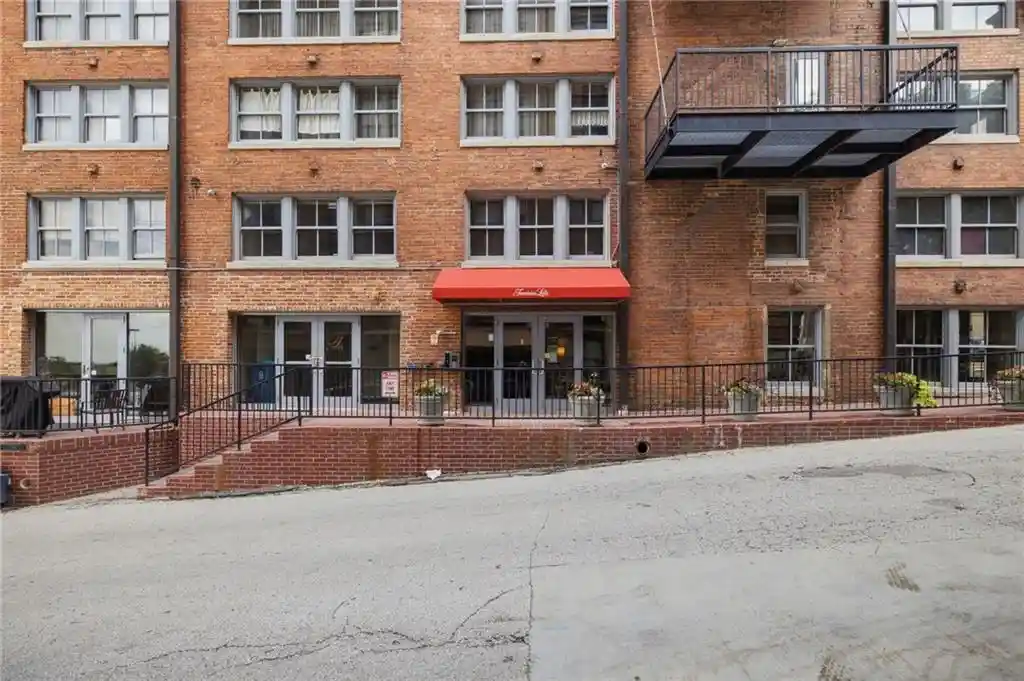 Listing Photo 74 - Condo for sale in 712 Broadway Blvd located at 712 Broadway Blvd, Kansas, MO 64105 - Unit #401