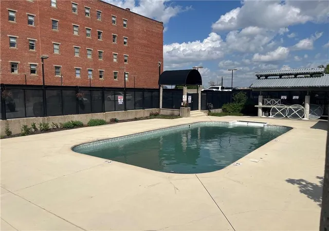 Homes for sale in Kansas City, MO | 609 Central St #1204, Kansas City, MO 64105 | MLS# 2614648