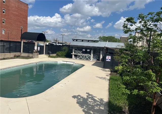 Homes for sale in Kansas City, MO | 609 Central St #1204, Kansas City, MO 64105 | MLS# 2614648