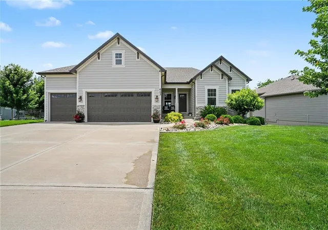1st image of 603 Rock Bridge Ct, Smithville, MO 64089 | MLS# 2614675