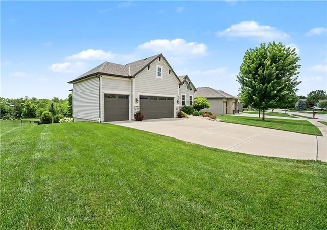 4th image of 603 Rock Bridge Ct, Smithville, MO 64089 | MLS# 2614675