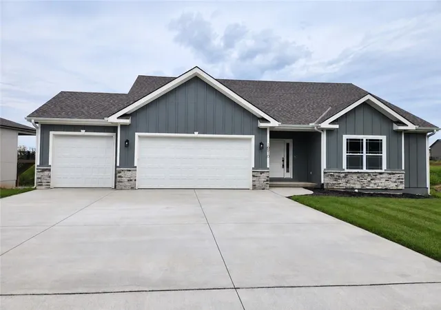Photo 1 of Single family home for sale at 16810 Nw 124th Street, Platte City, MO 64079 | MLS# 2614734 | Listing updated on 2026-09-29