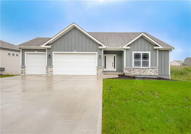 Photo 1 of Single family home for sale at 16810 Nw 124th Street, Platte City, MO 64079 | MLS# 2614734 | Listing updated on 2026-10-16